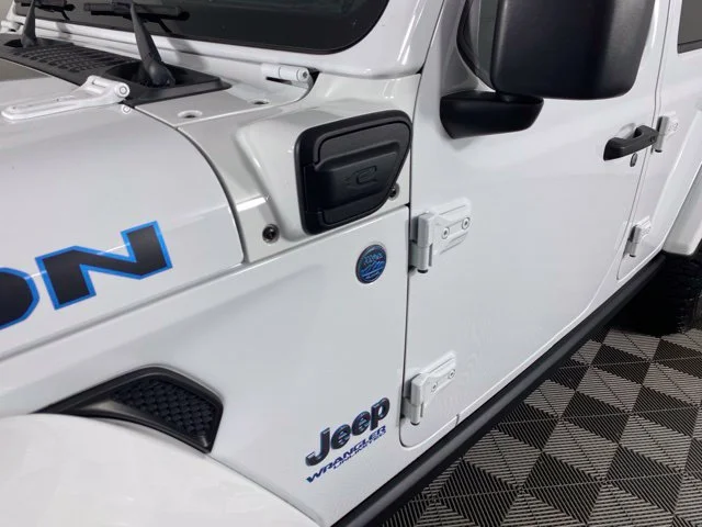 Used 2022 White Jeep Unlimited Rubicon 4xe image 14