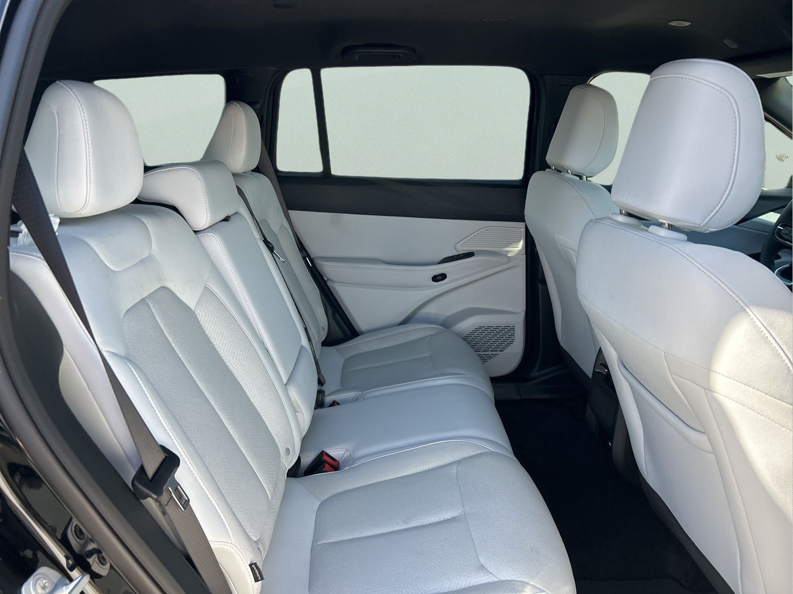 New 2026 Diamond Black Crystal Pearlcoat Jeep Laredo image 11