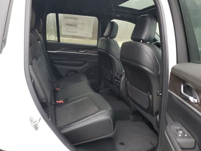 New 2026 Bright White Clear-Coat Exterior Paint Jeep Altitude image 23