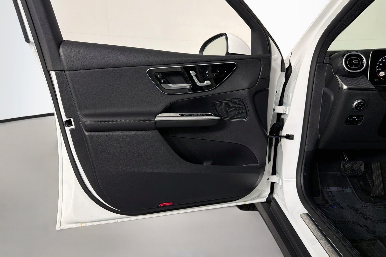 New 2027 Polar White Mercedes-Benz GLC 350e 4MATIC® SUV image 20