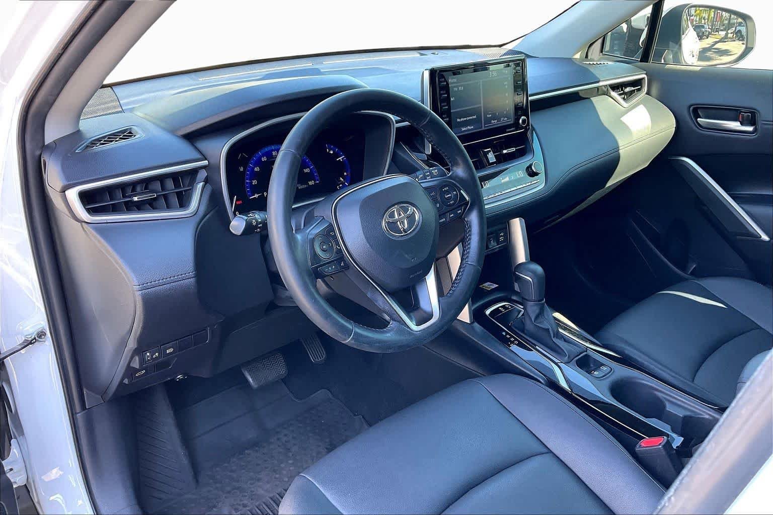 Used 2022 Wind Chill Pearl Toyota XLE image 17
