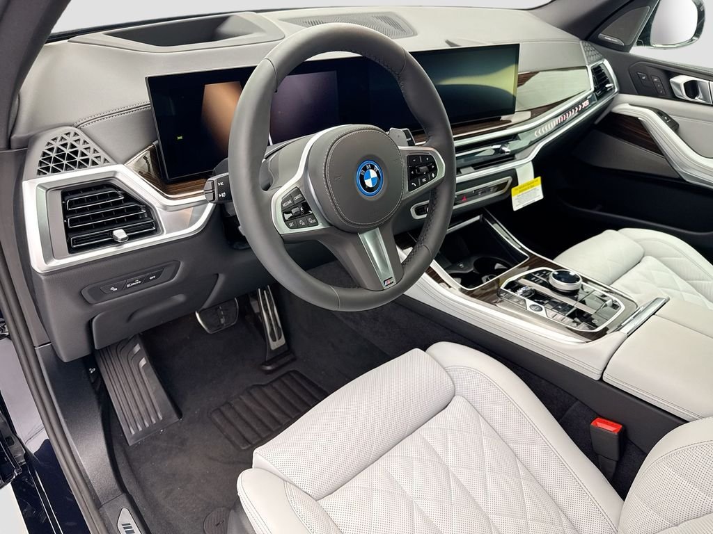 New 2026 Carbon Black Metallic BMW xDrive50e image 9