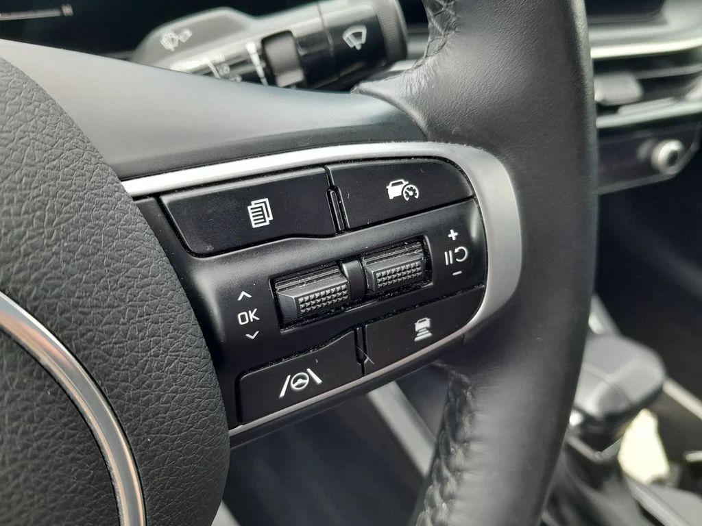 Used 2025 White Kia GT-Line image 15