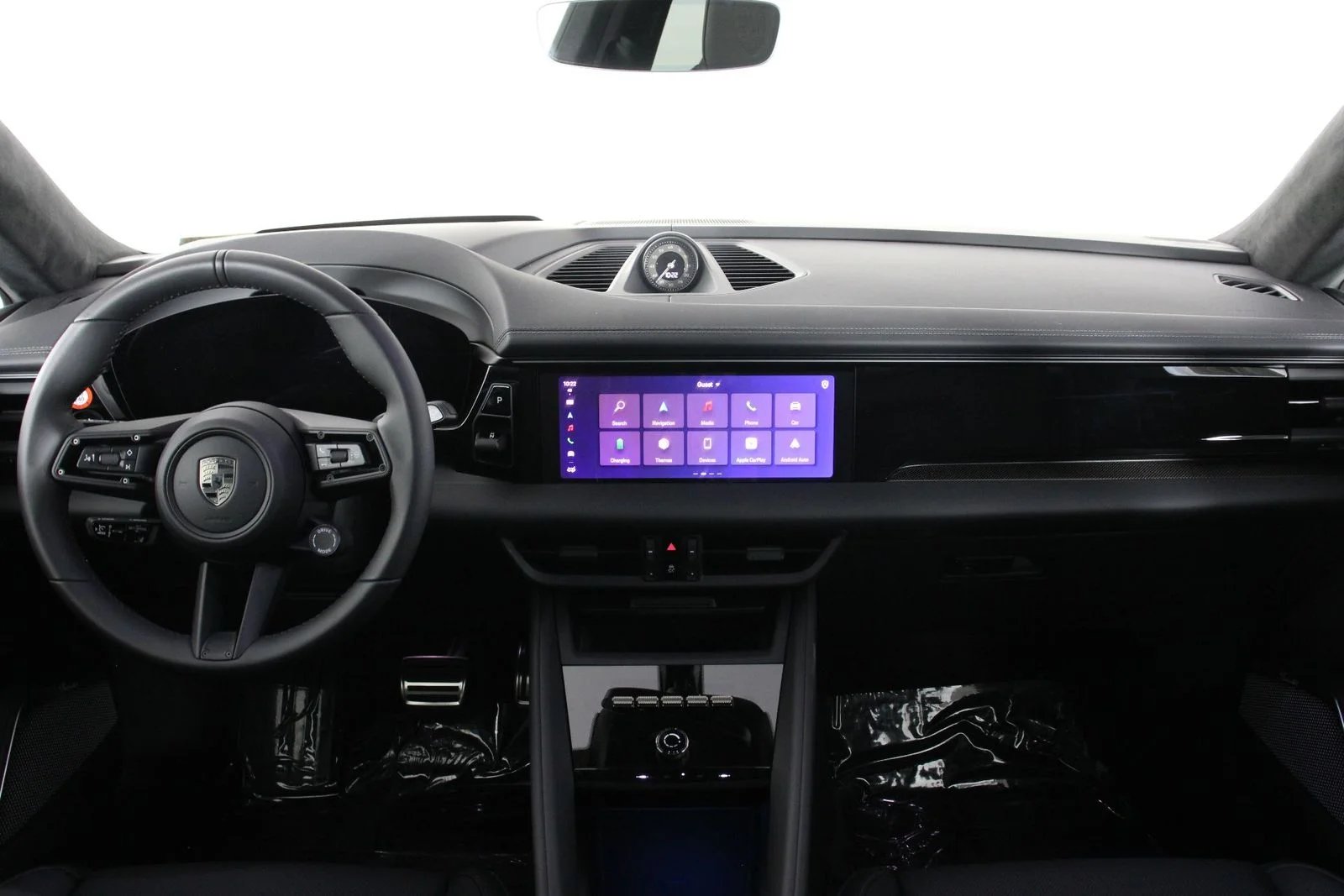 2025 Porsche Macan Turbo Electric - Photo 18