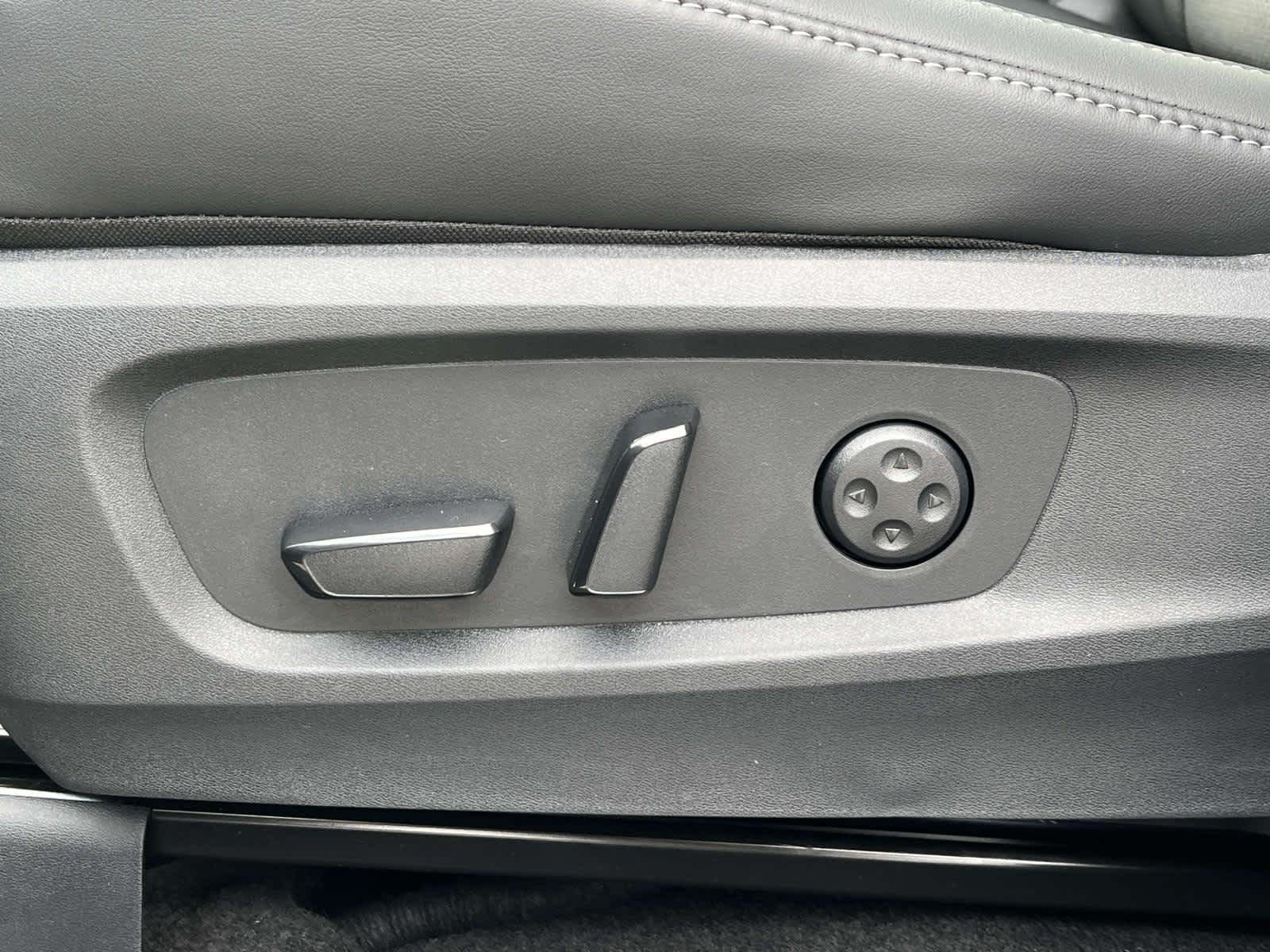 New 2027 Graphite Shadow INFINITI LUXE image 17