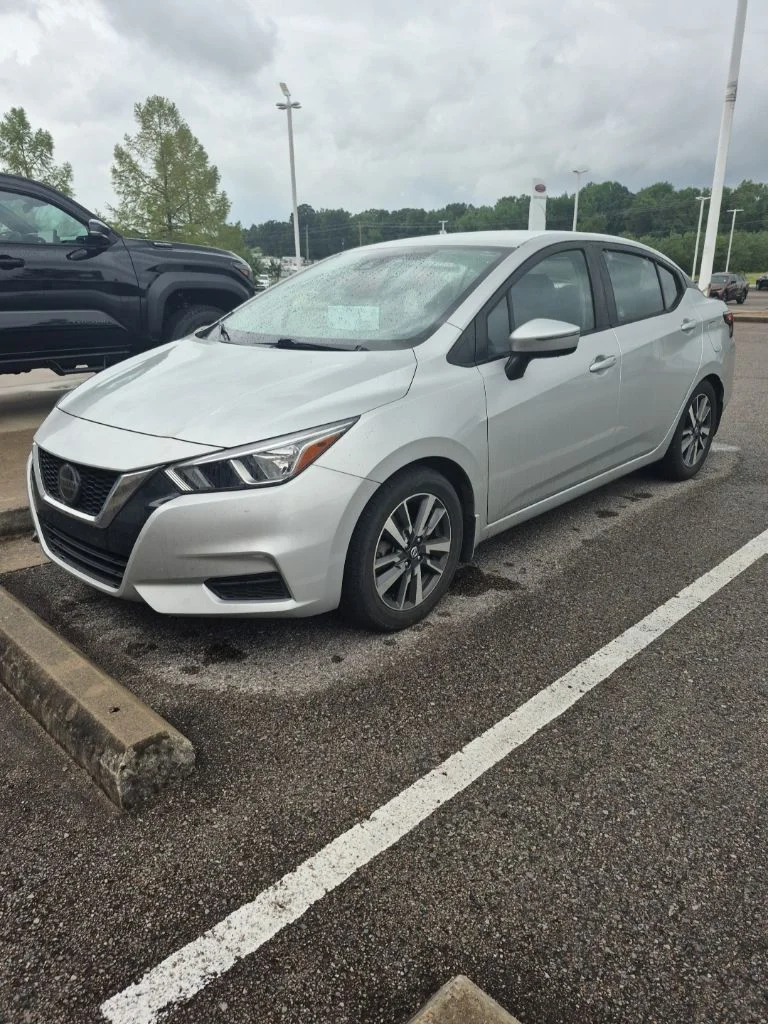 Used 2020 Silver Nissan 1.6 SV image 1