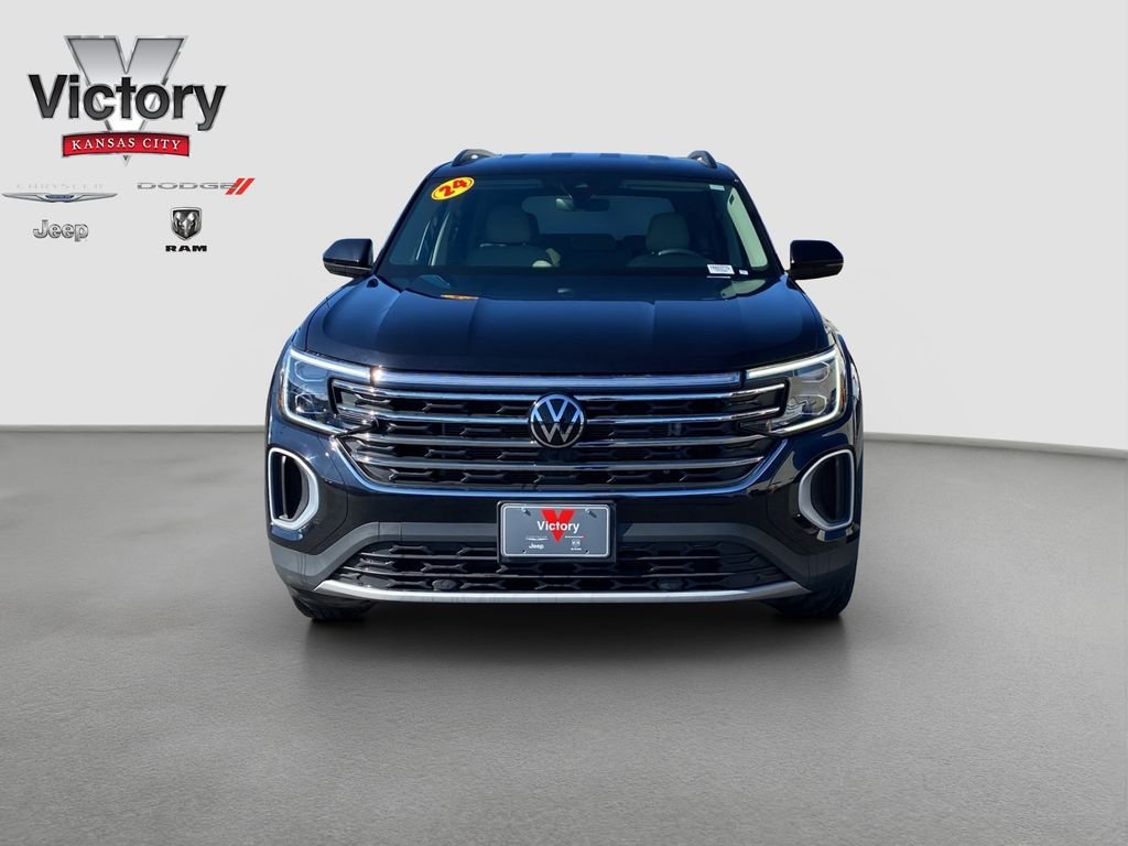 Used 2024 Volkswagen Atlas SE with VIN 1V2DR2CA2RC603775 for sale in Kansas City