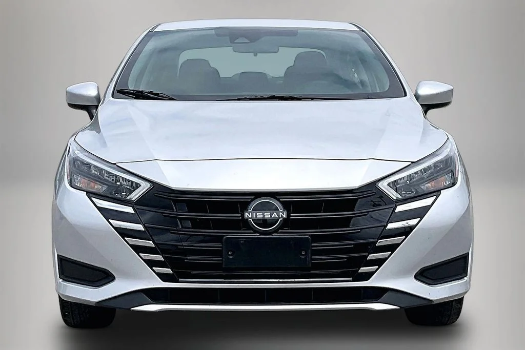 Used 2025 Silver Nissan 1.6 SV image 3