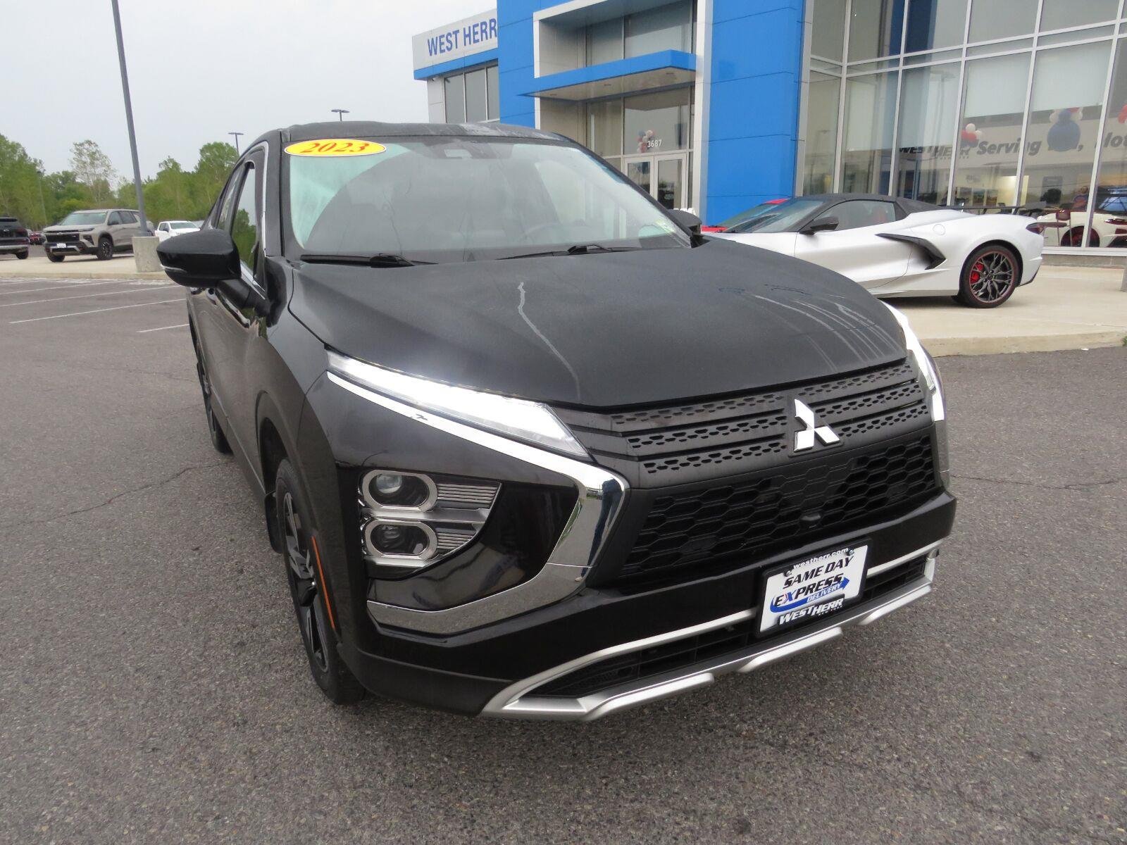 Used 2023 Labrador Black Pearl Mitsubishi SE image 3