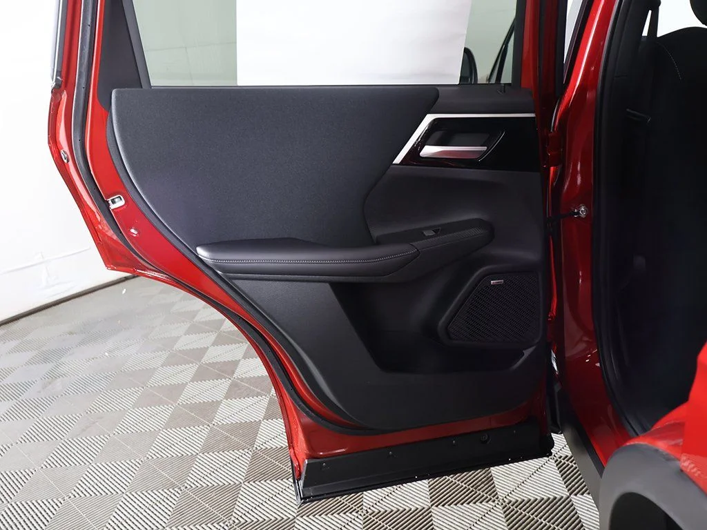 New 2026 Red Mitsubishi ES image 24