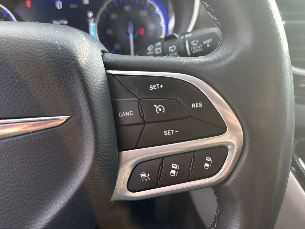 Used 2023 Black Chrysler Touring L image 17