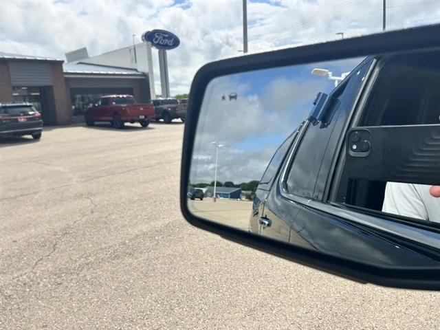 Used 2024 BLACK CHEVROLET High Country image 33