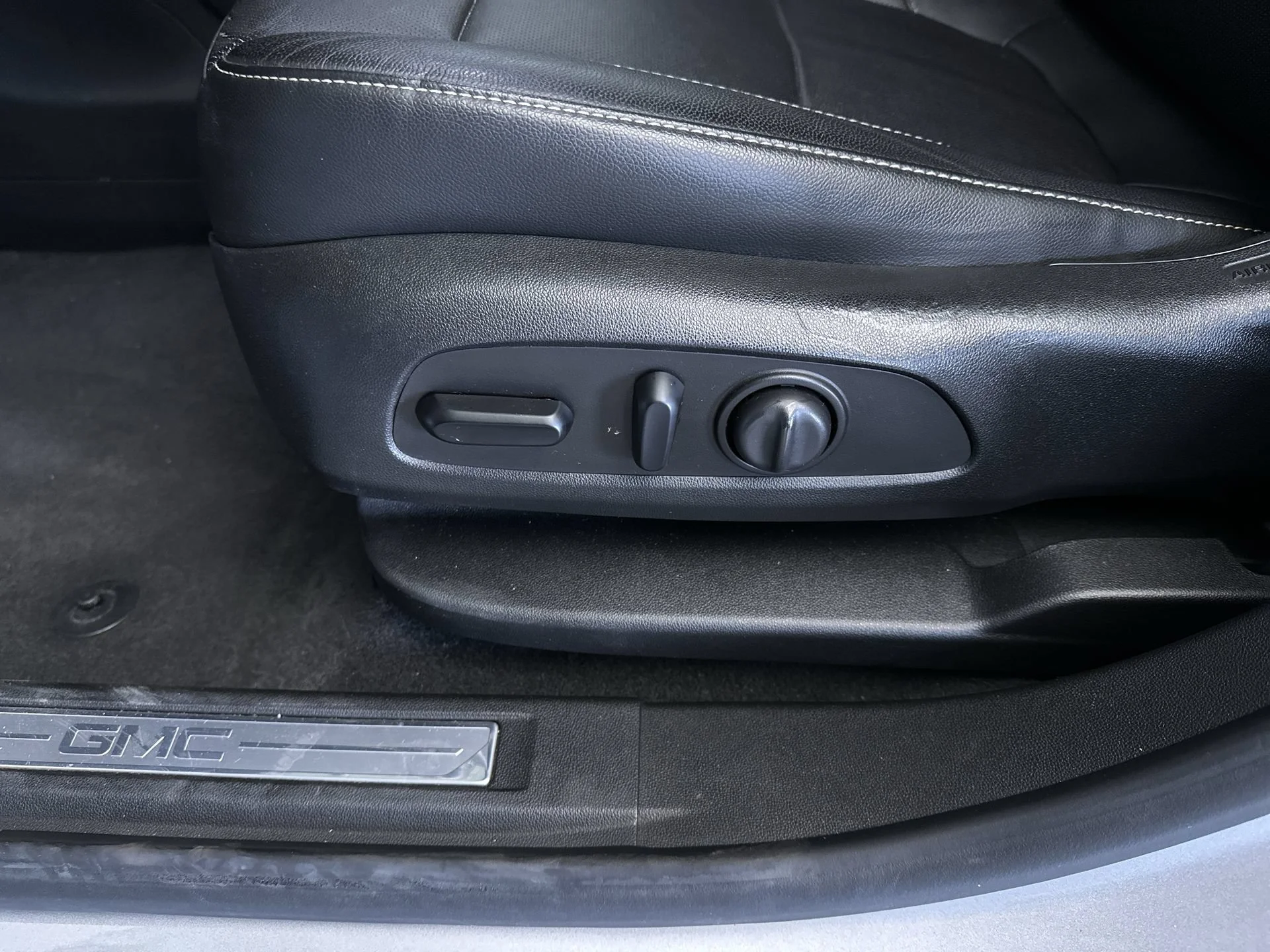 2020 GMC Acadia SLT - Photo 14