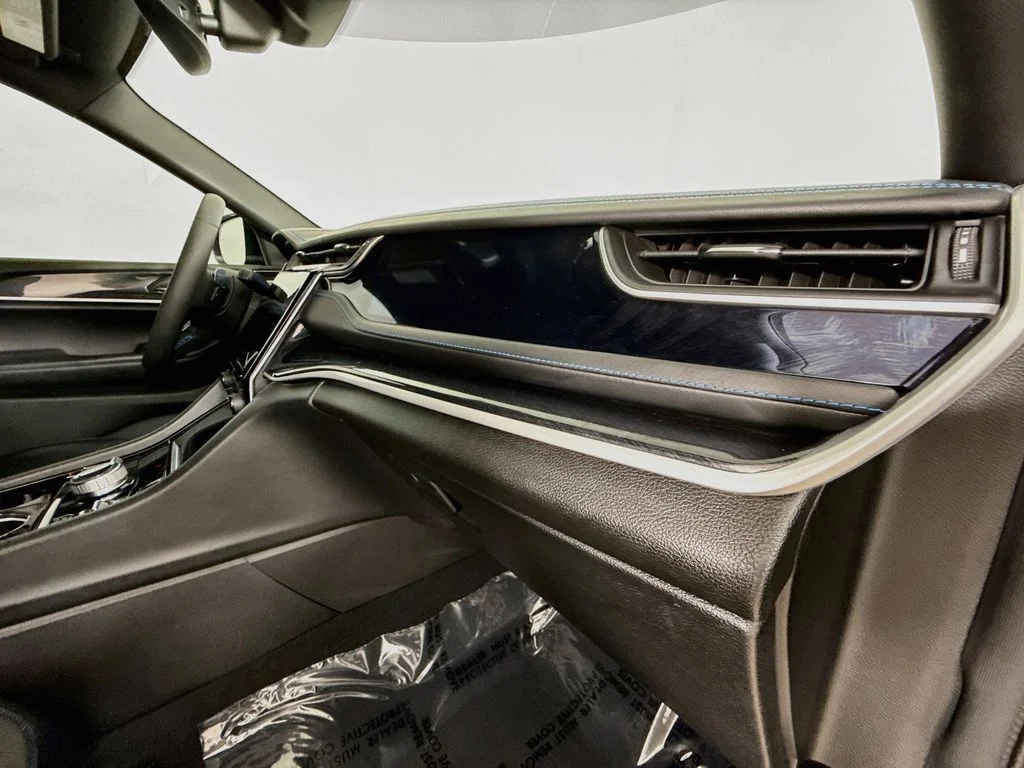Used 2022 Black Jeep Trailhawk 4xe image 32