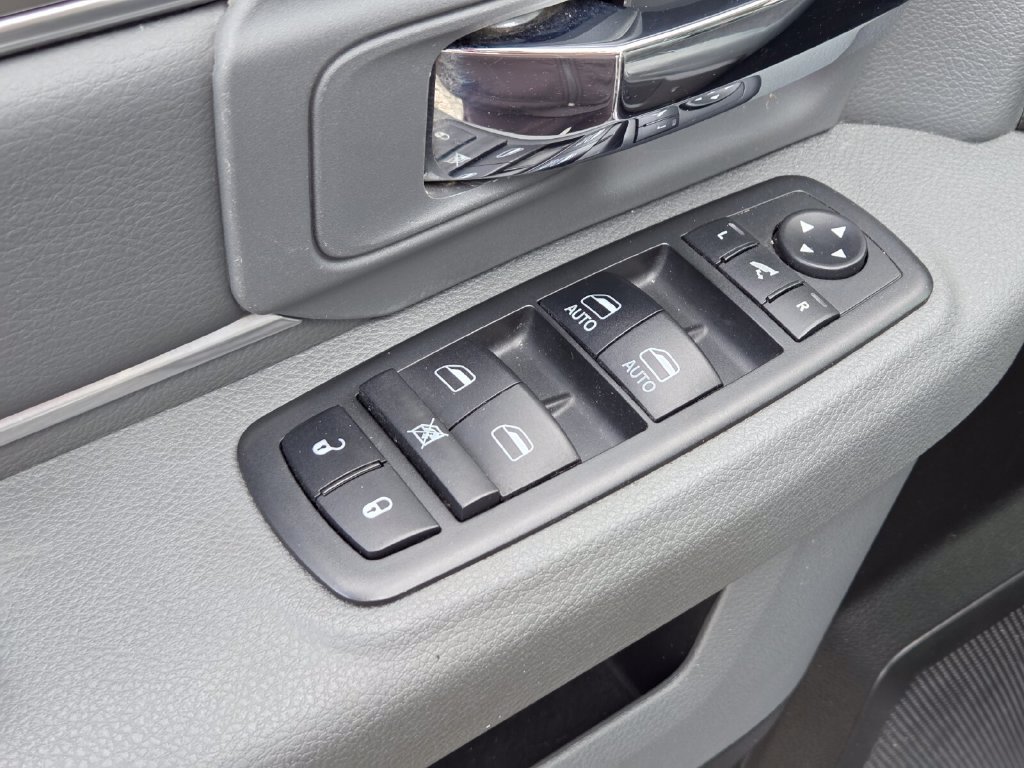 Used 2019 Silver Ram Big Horn image 22