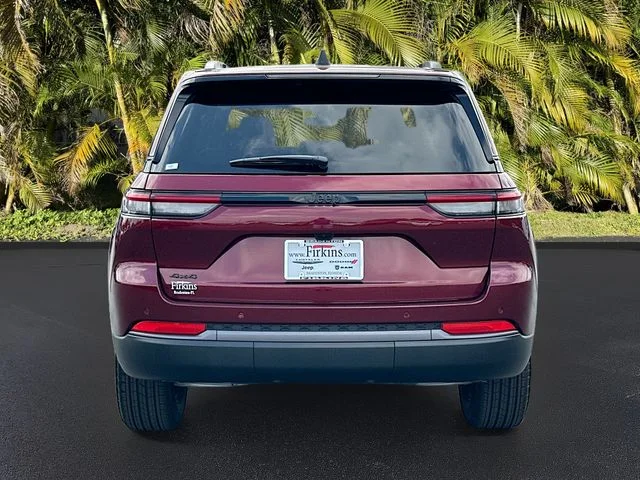 New 2026 Velvet Red Pearl-Coat Exterior Paint Jeep Altitude image 4