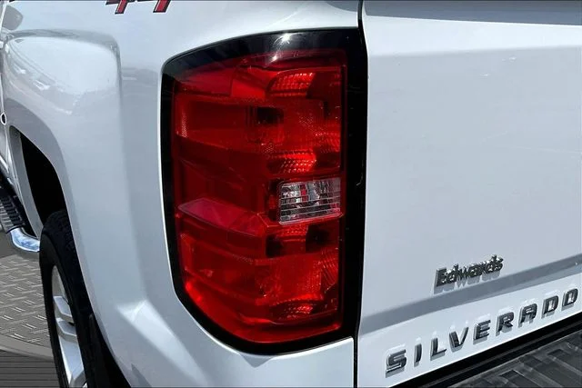 Used 2018 White Chevrolet LT image 24