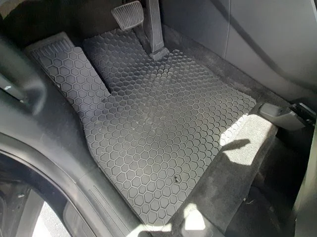 Used 2021 Black Kia S image 37