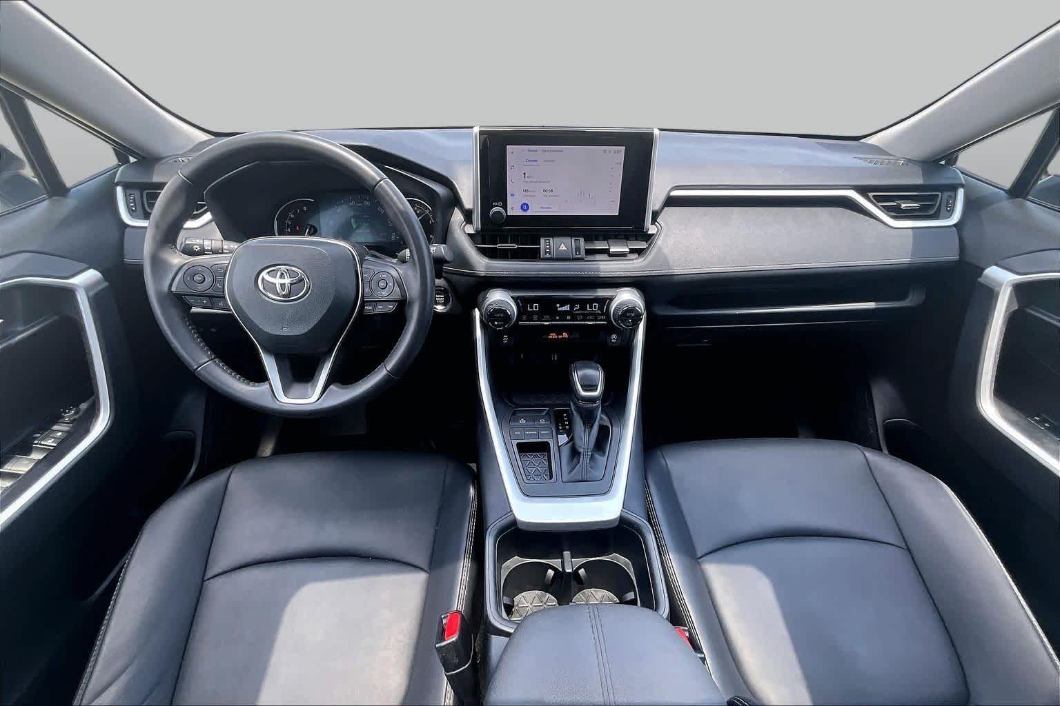 Used 2025 Wind Chill Pearl Toyota XLE Premium image 15