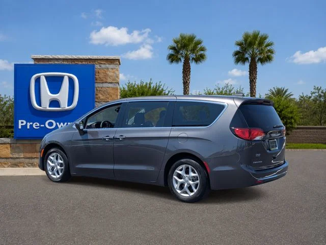 Used 2018 Granite Crystal Metallic Clearcoat Chrysler Touring Plus image 4