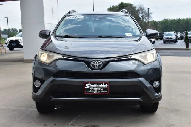 Used 2017 Gray Toyota XLE image 3