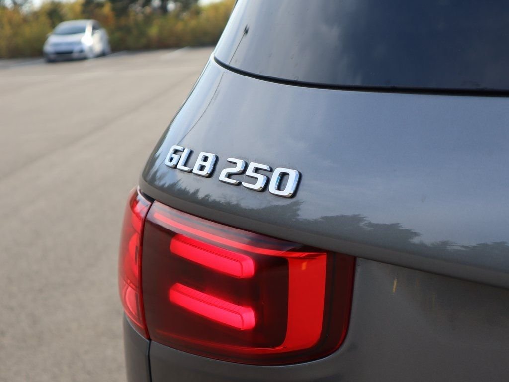 Used 2026 Mountain Gray Metallic Mercedes-Benz GLB 250 image 9