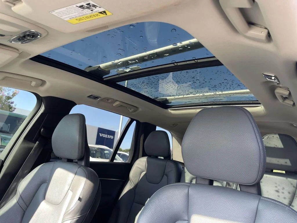 Used 2020 Bright Silver Metallic Volvo Momentum image 9