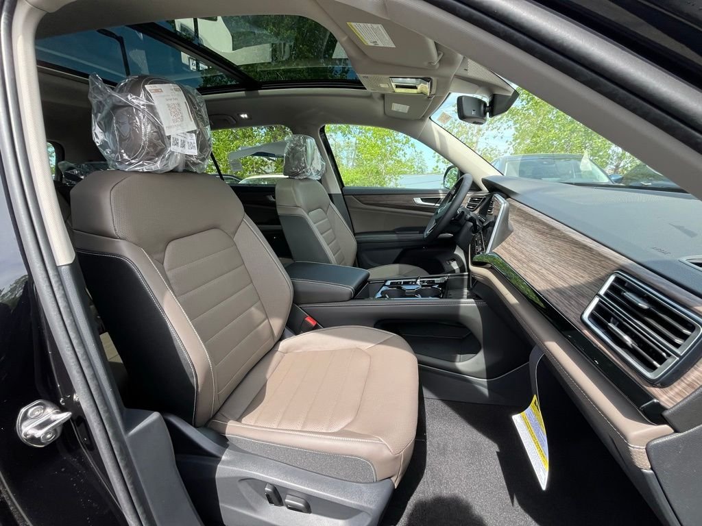 New 2026 Black Volkswagen 2.0T SEL image 11