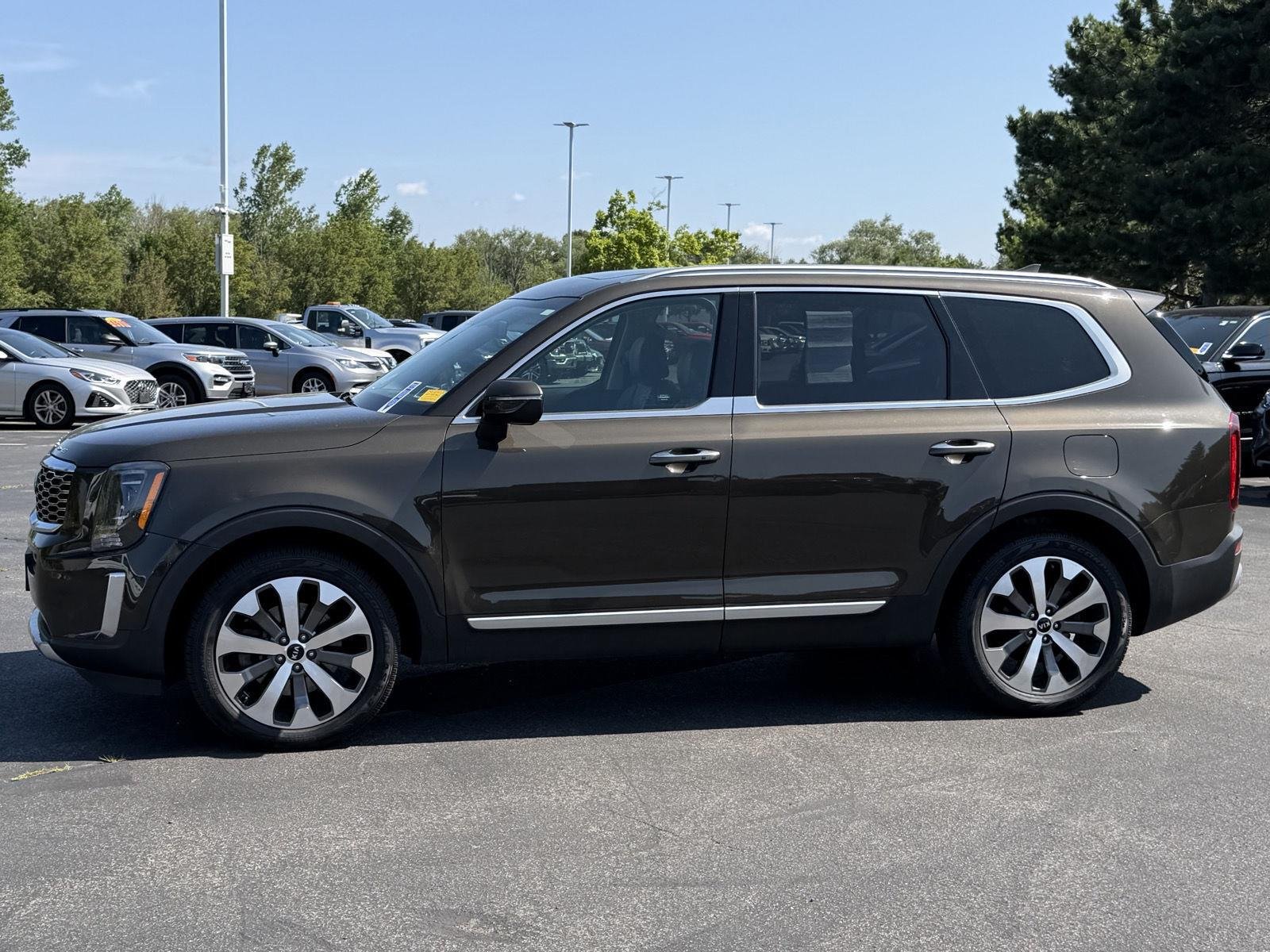 Used 2020 Dark Moss Kia S image 4