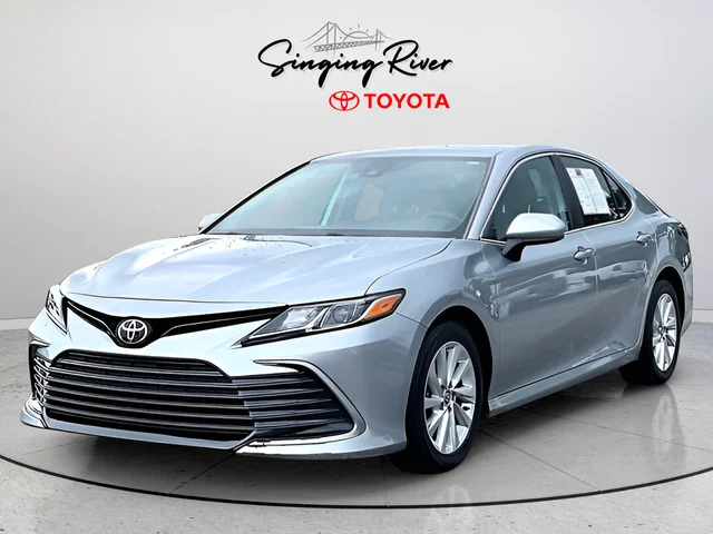 Used 2023 Silver Toyota LE image 3