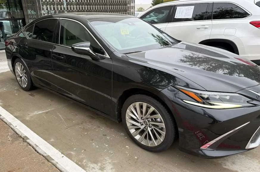 Used 2022 Caviar Lexus Ultra Luxury image 2