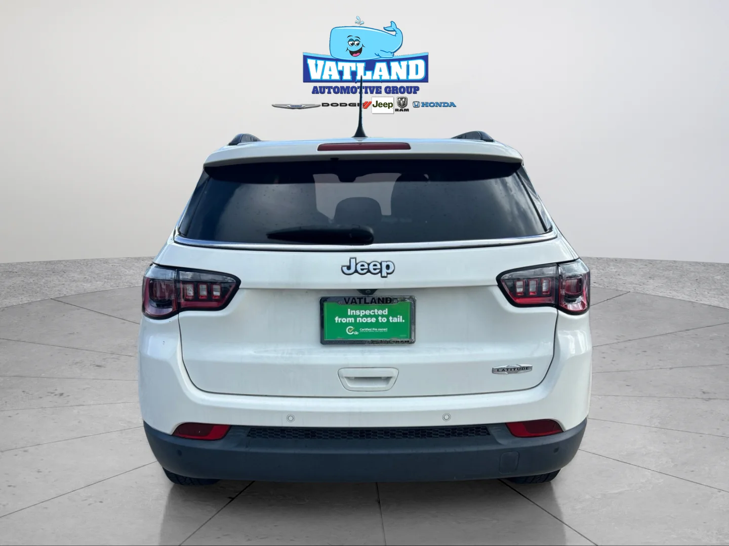 Used 2020 White Clearcoat Jeep Latitude image 4