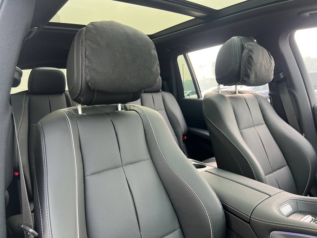 New 2026 MANUFAKTUR Moonlight White Metallic Mercedes-Benz GLS 450 image 68