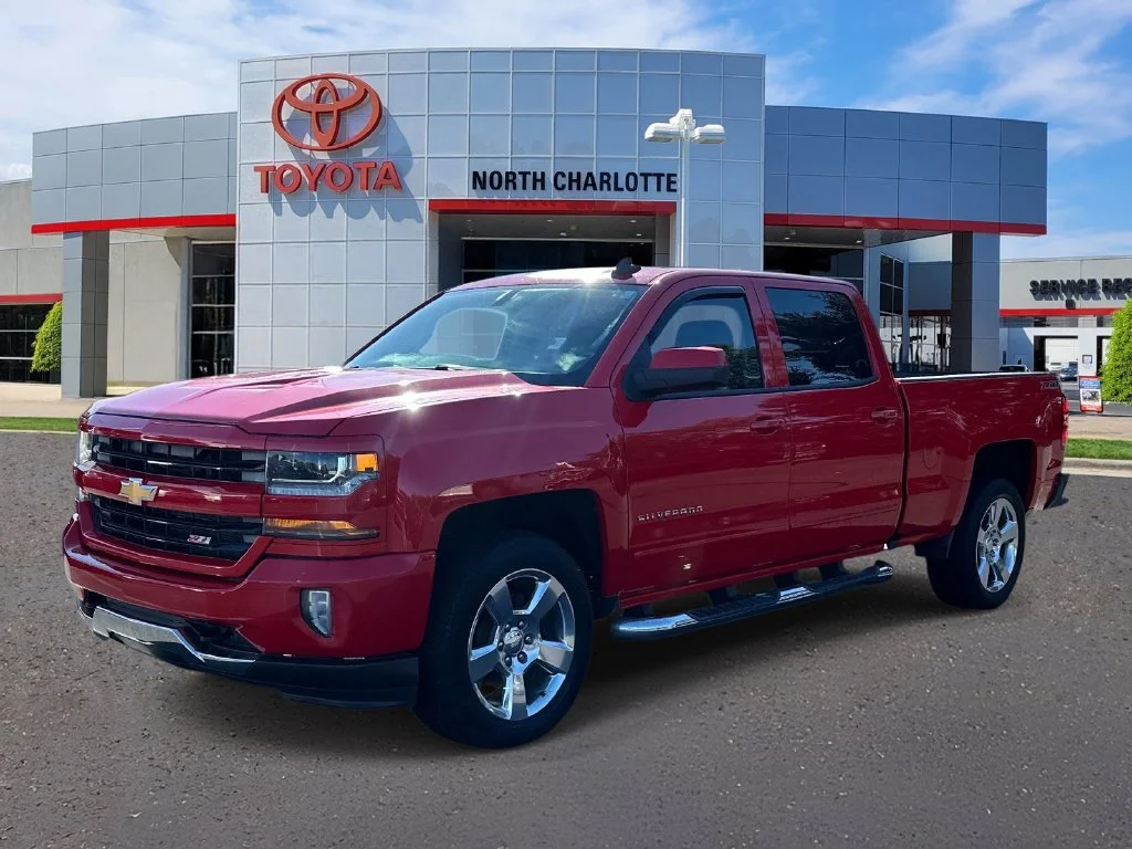 Used 2016 Red Chevrolet LT image 3
