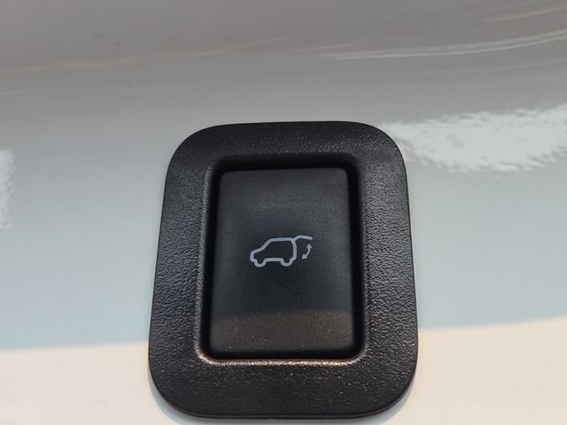 Used 2019 Blizzard Pearl Toyota XLE image 15