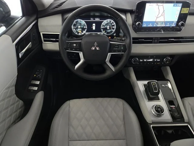 2025 Mitsubishi Outlander Plug-in Hybrid Platinum Edition - Photo 13