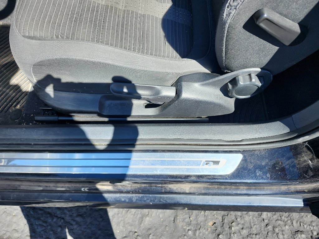 Used 2014  Volkswagen R-Line image 18