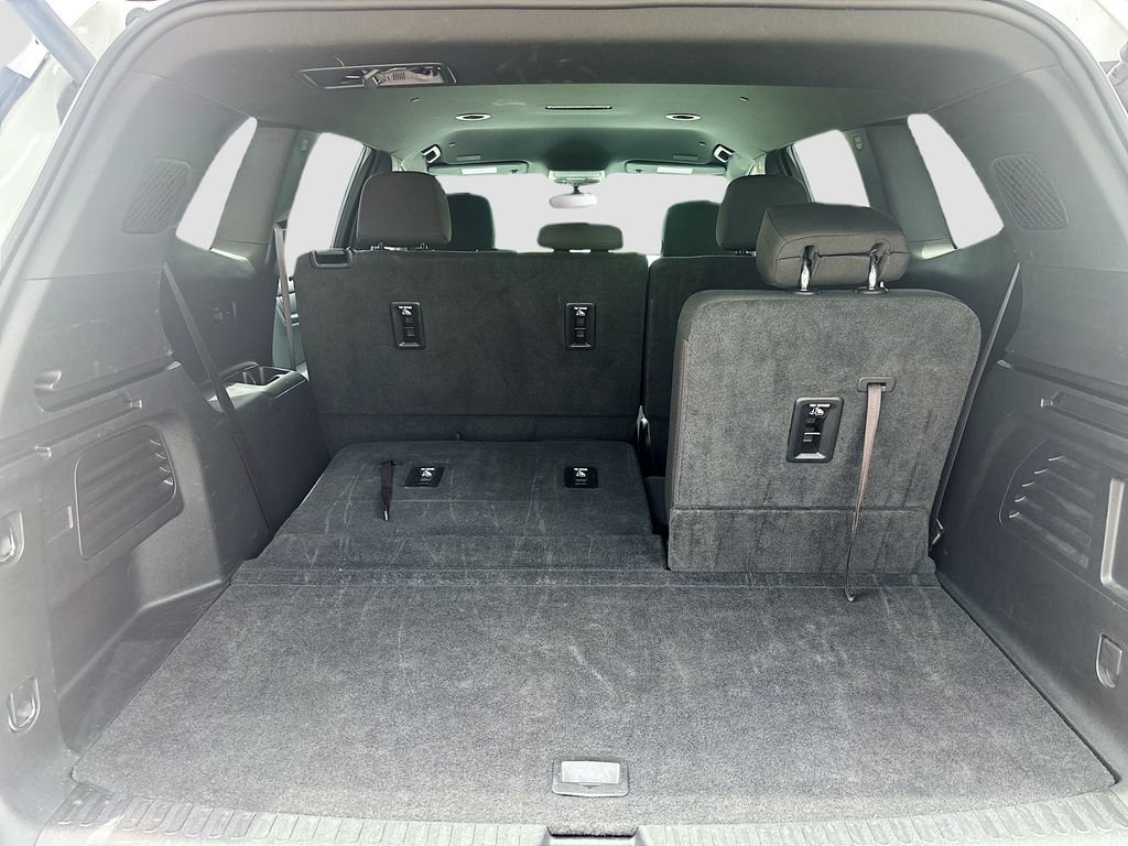Used 2025 Summit White GMC Elevation image 11