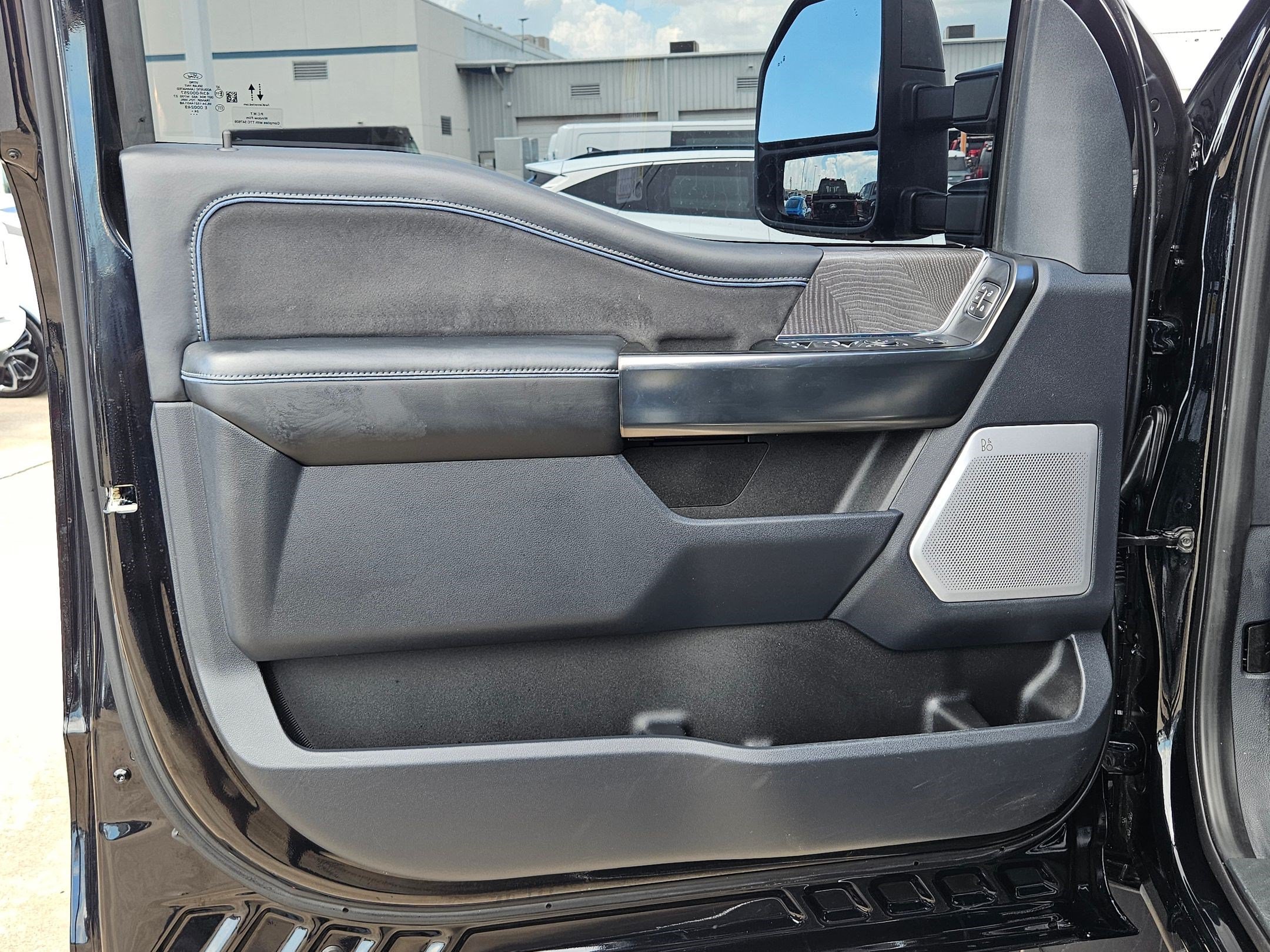 Used 2025 Agate Black Metallic Ford Platinum image 11