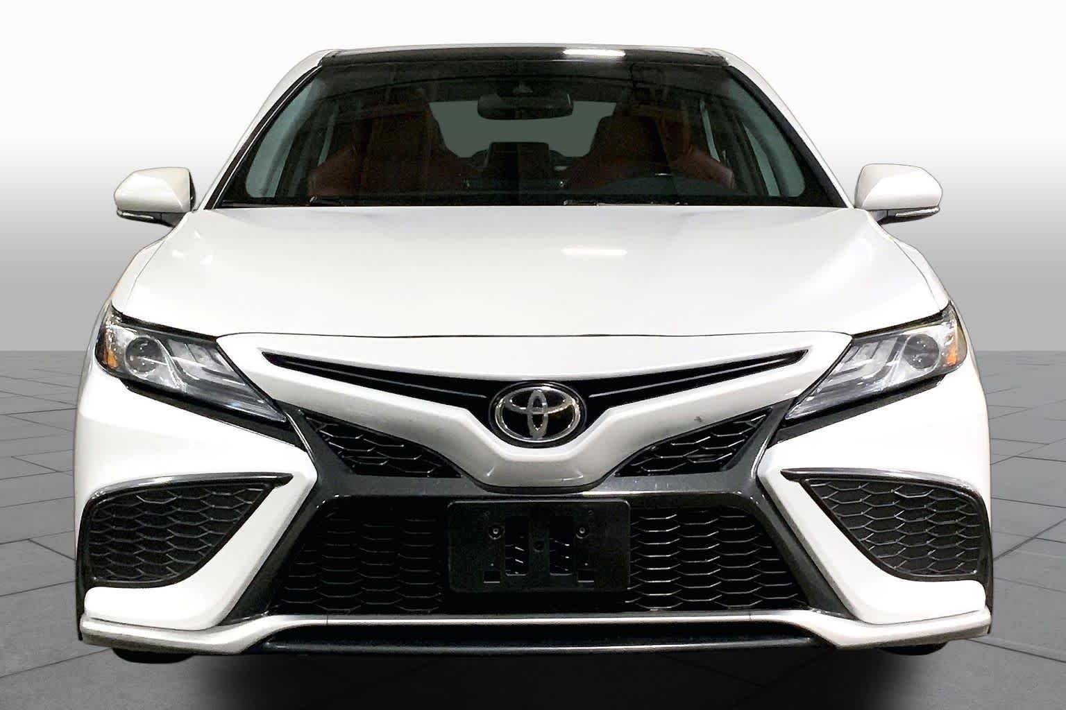 Used 2021 Wind Chill Pearl Toyota XSE image 4