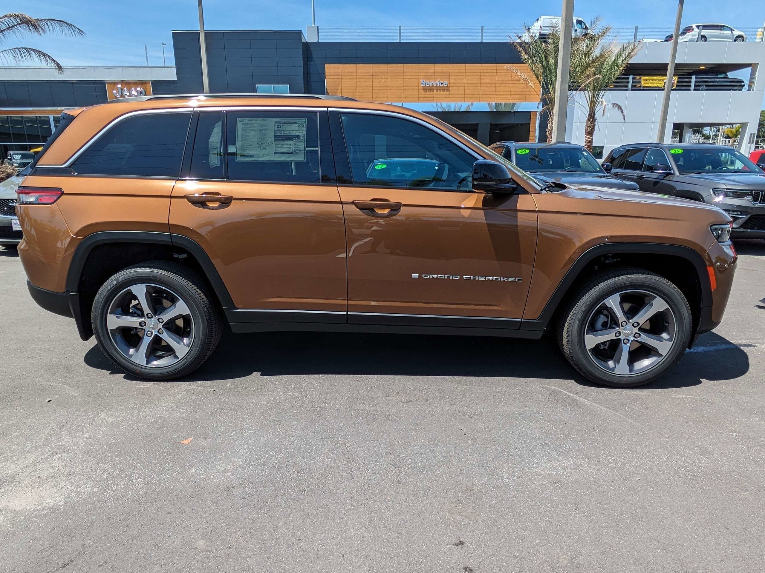 New 2026 Copper Shino Metallic Clear-Coat Exterior Paint Jeep Limited image 3