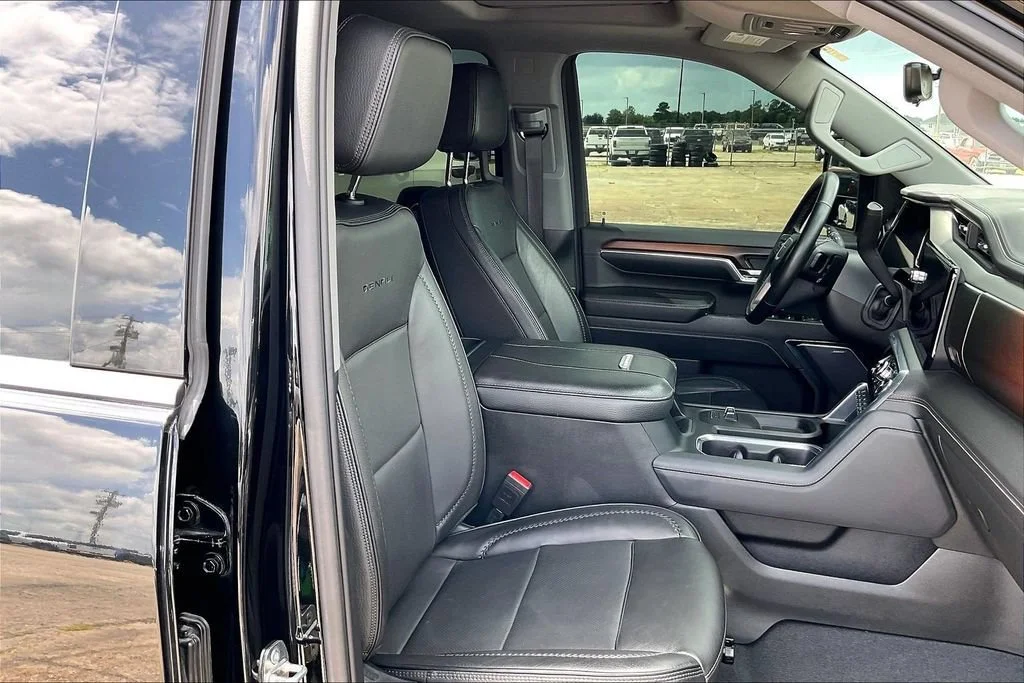 Used 2024 Onyx Black GMC Denali image 30