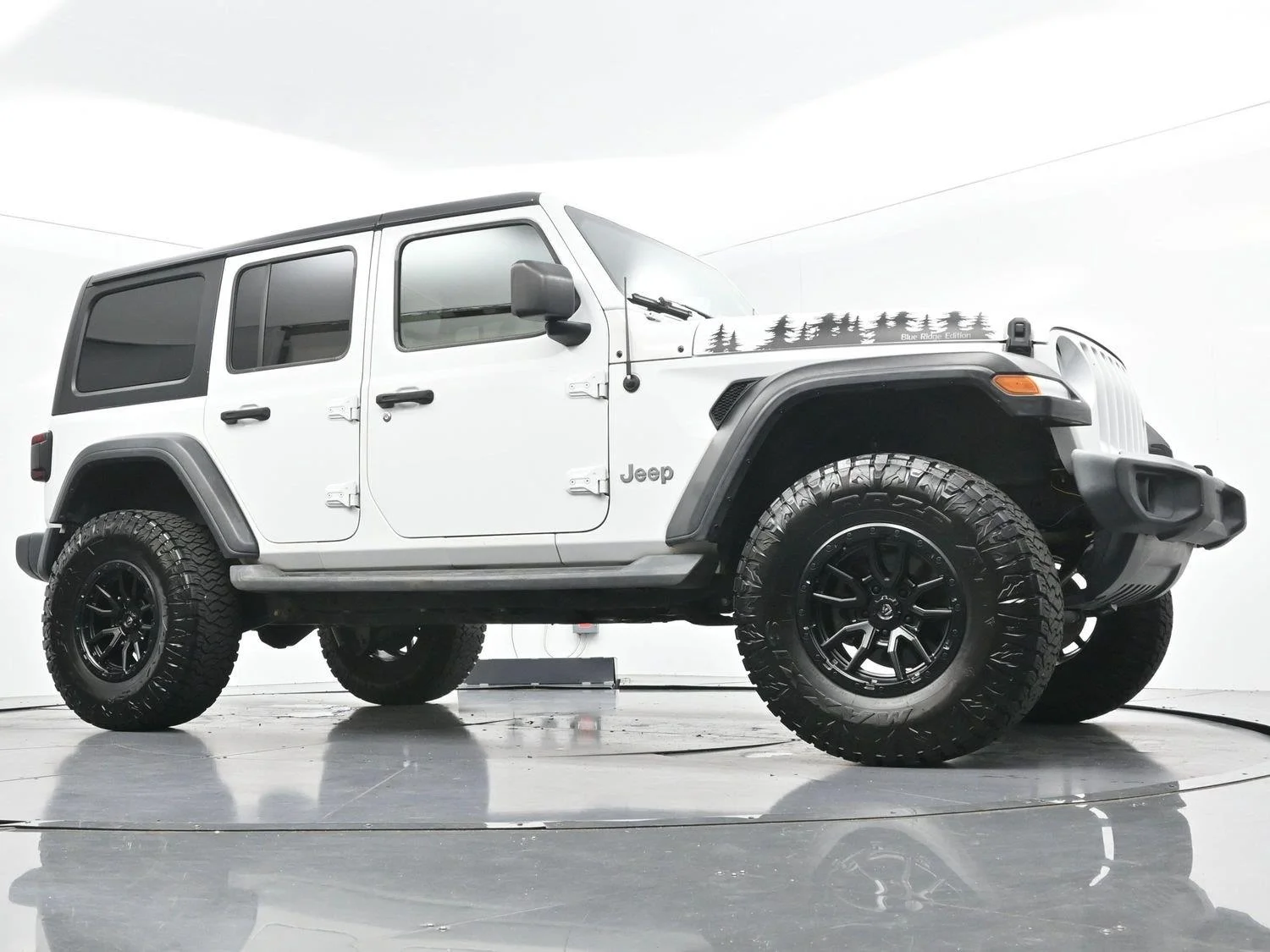 Used 2020 Bright White Clearcoat Jeep Sport S image 39