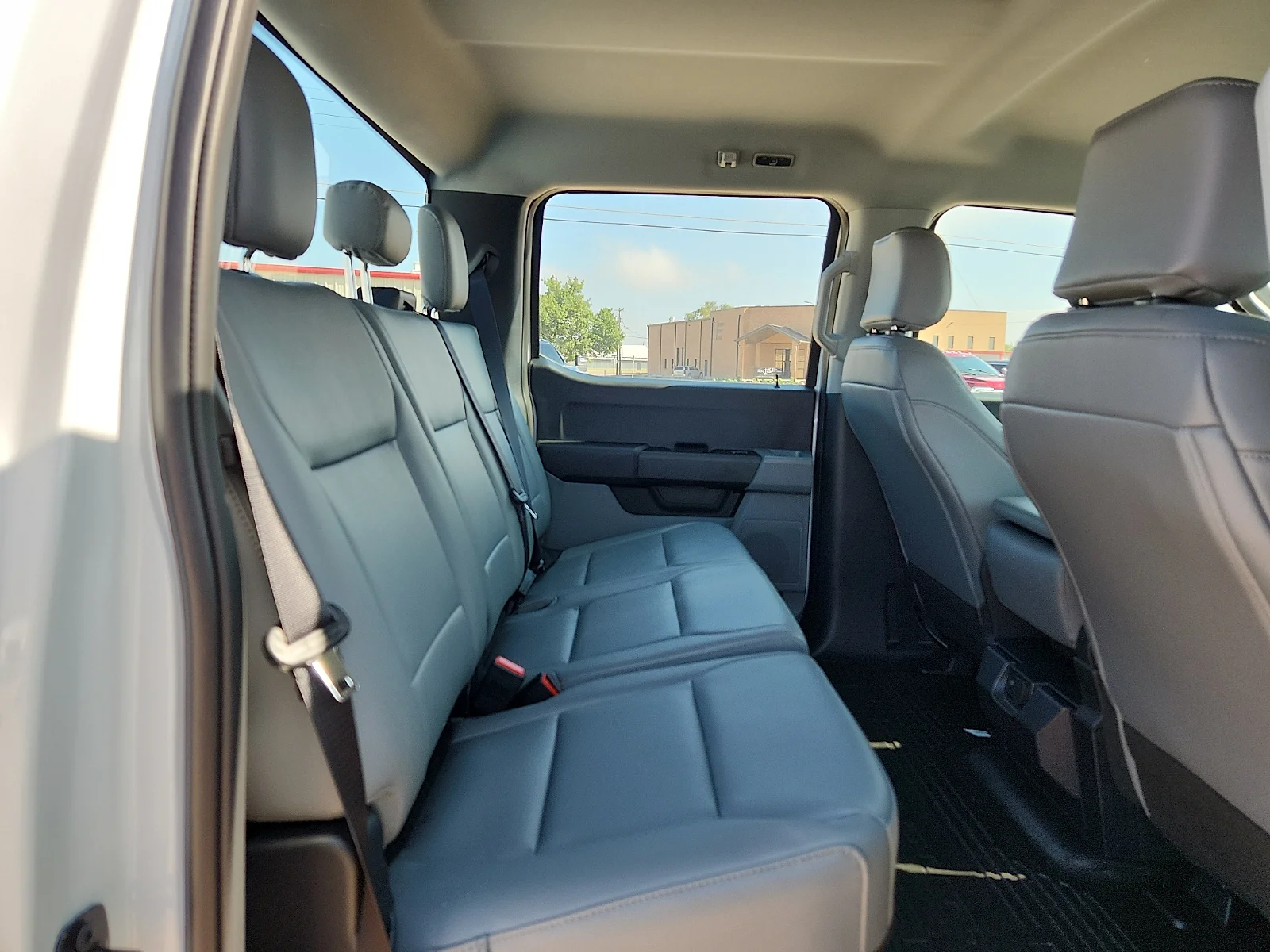 New 2026 Oxford White Ford XL image 19