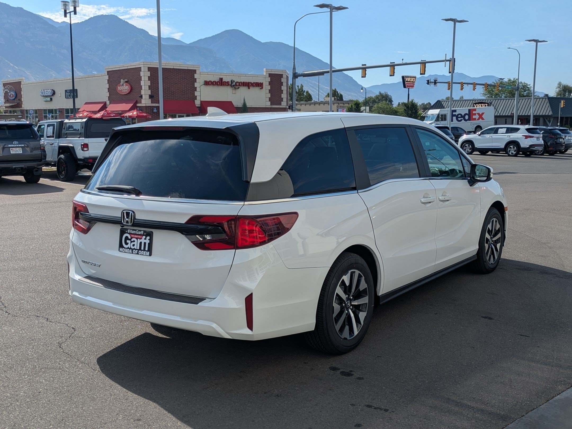 New 2026 Platinum White Pearl Honda EX-L image 3