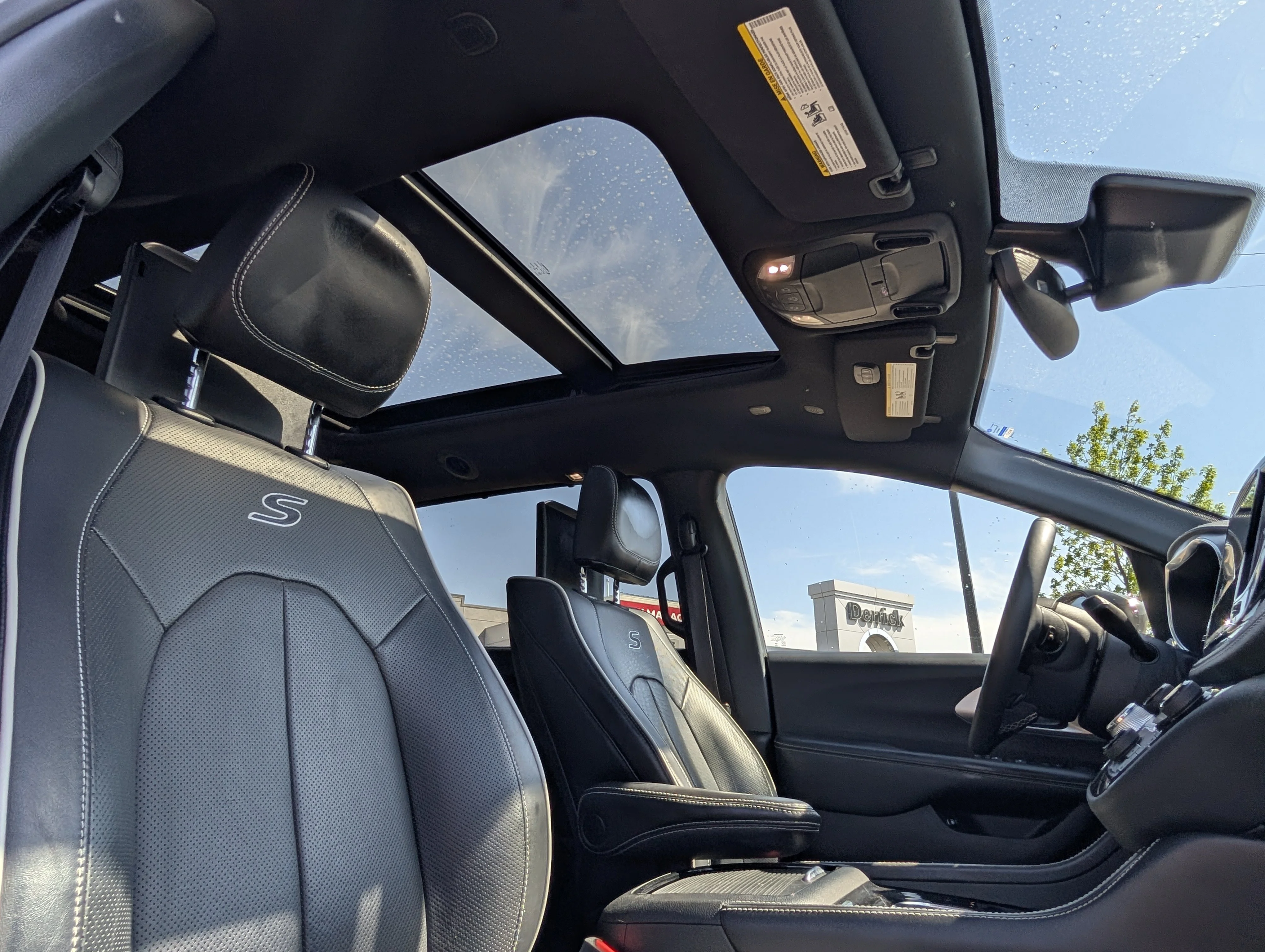 Used 2022 Ceramic Grey Chrysler Limited image 24