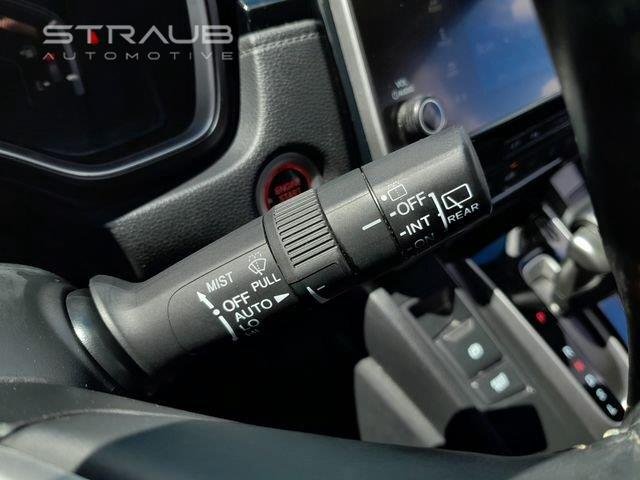 Used 2020 Lunar Silver Metallic Honda Touring image 17