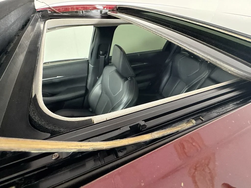 Certified Used 2023 Red INFINITI LUXE image 27