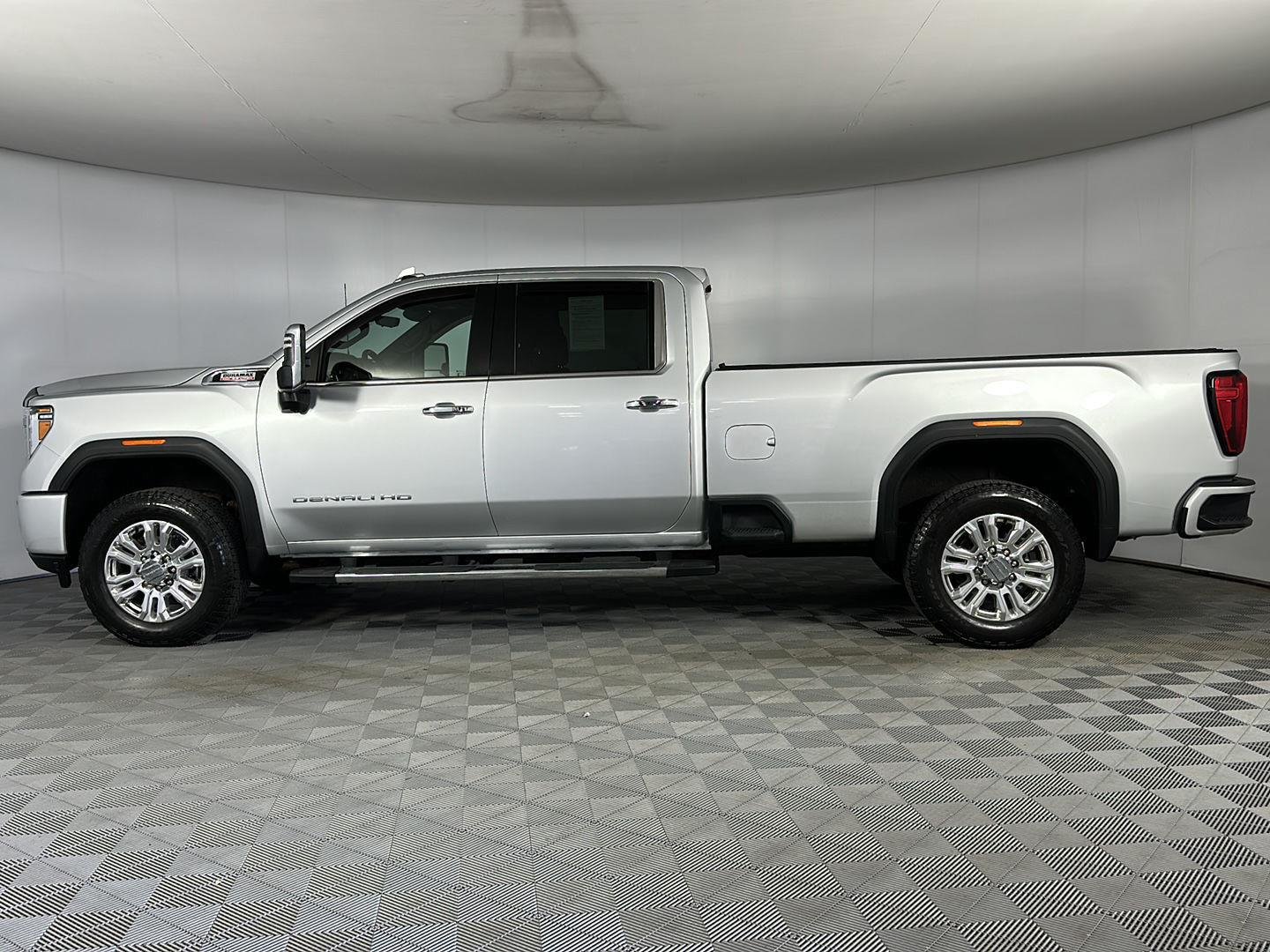 Used 2022 Quicksilver Metallic GMC Denali image 6