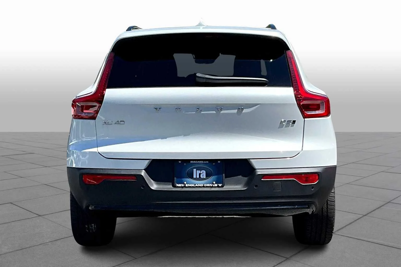 New 2026 Crystal White Volvo Plus image 4